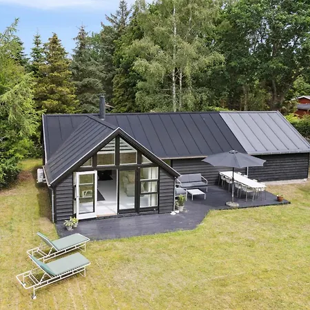 Newly Renovated Near The Ferienhaus Bøtø By